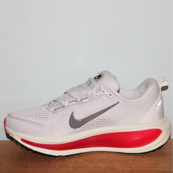 Nike Vomero 18 Running Shoes Mens 6 Womens 7.5 Platinum Tint Fire Red main image 4